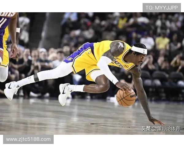 雷迪克透露詹姆斯本周积极参与个人训练提升状态